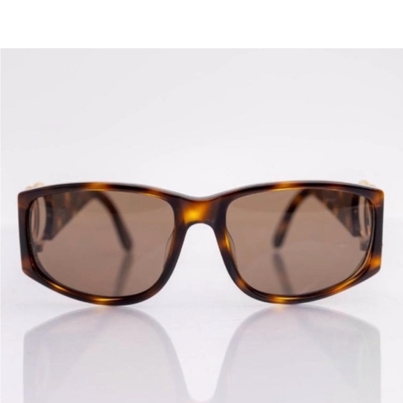 Authentic Beautiful CHANEL COCO MARK SUNGLASSES - Picture 8 of 9